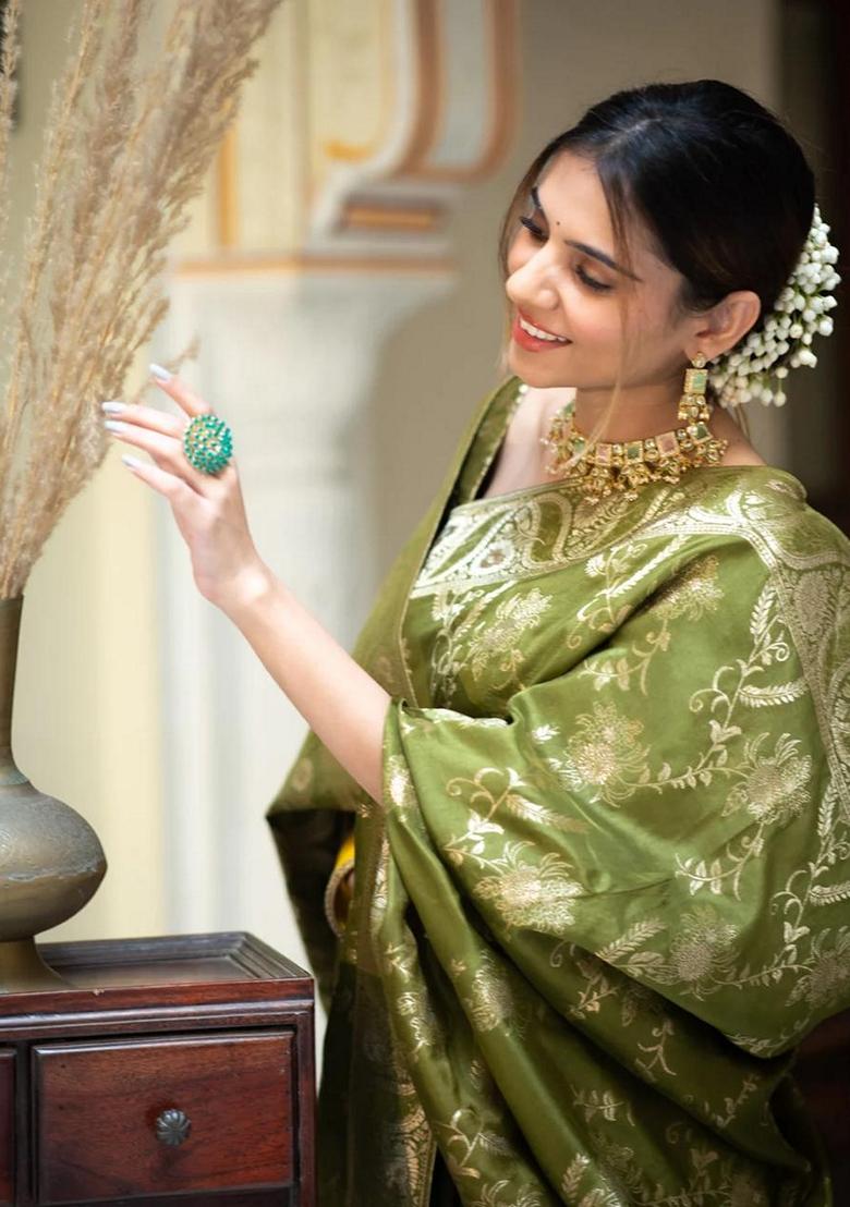 Mehendi Green Jacquard Banarasi Silk Saree Set