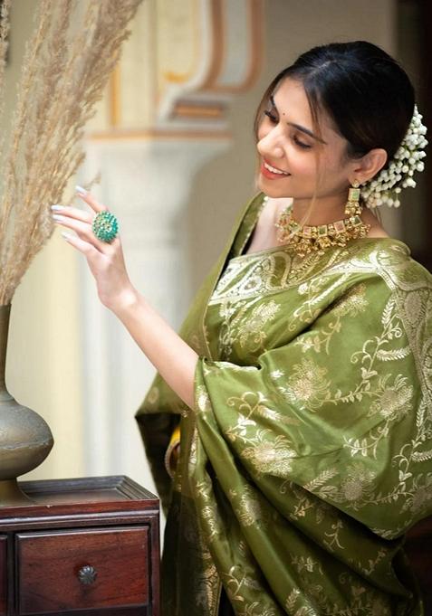 Mehendi Green Jacquard Banarasi Silk Saree Set
