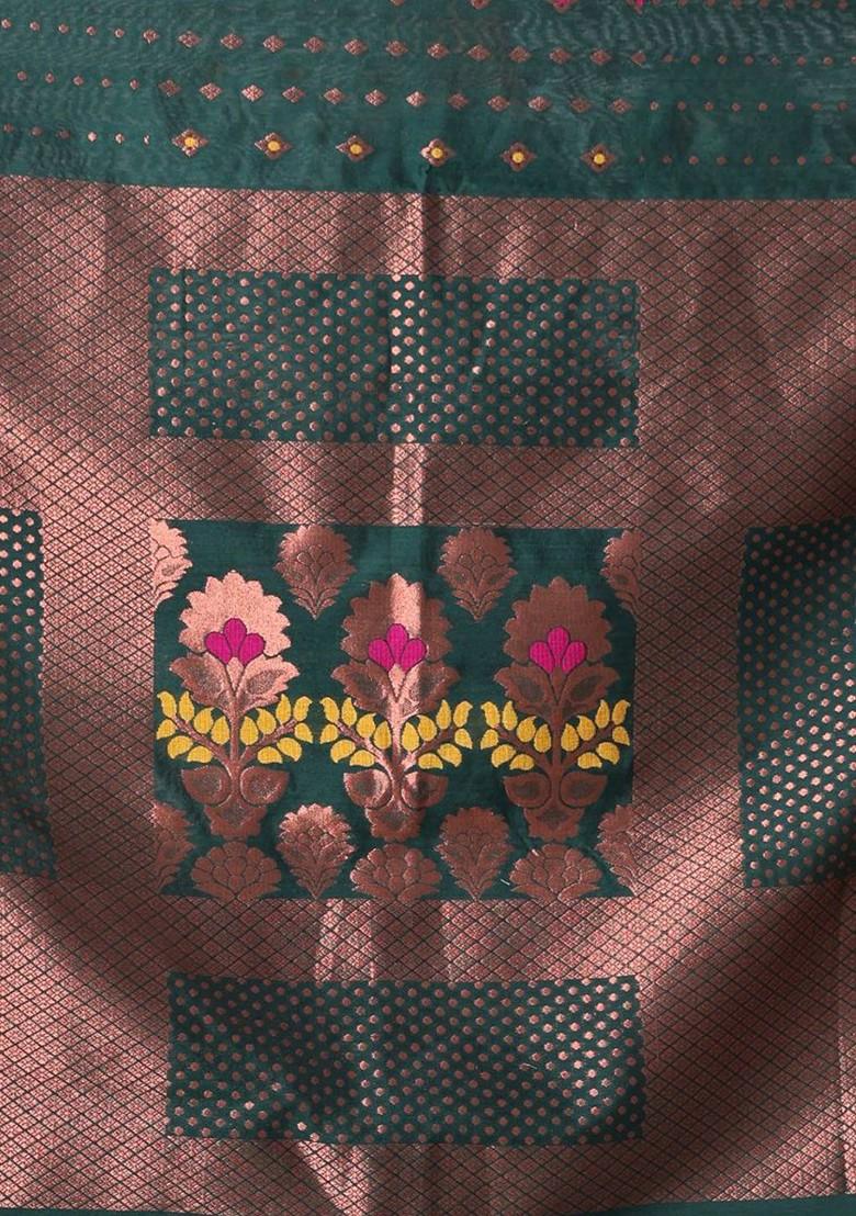 Green Ethnic Motifs Cotton Blend Saree Set