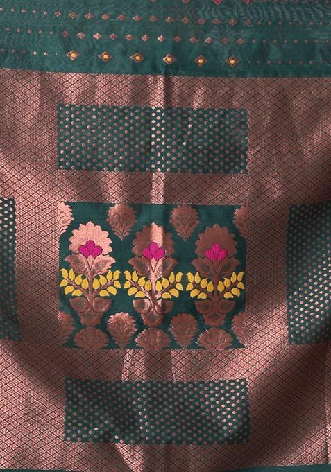 Green Ethnic Motifs Cotton Blend Saree Set