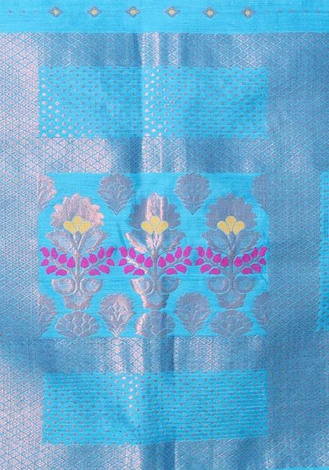 Blue Ethnic Motifs Cotton Blend Saree Set