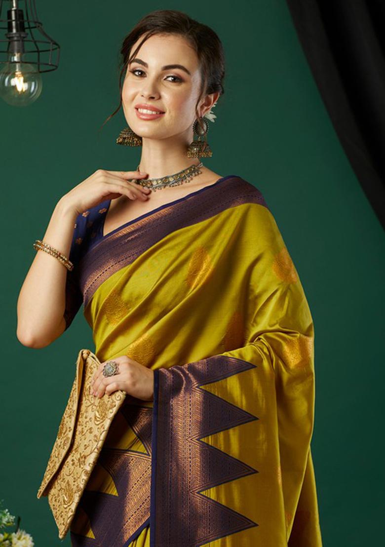 Parrot Green Woven Banarasi Silk Saree Set