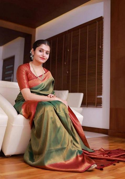 Green Jacquard Banarasi Soft Silk Saree Set