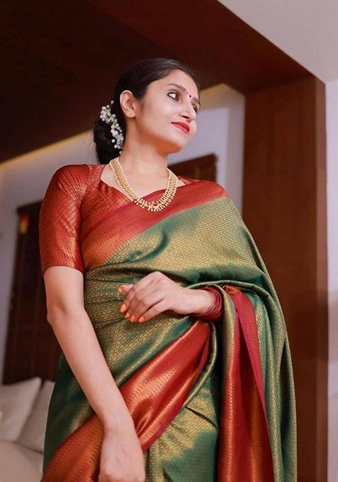 Green Jacquard Banarasi Soft Silk Saree Set