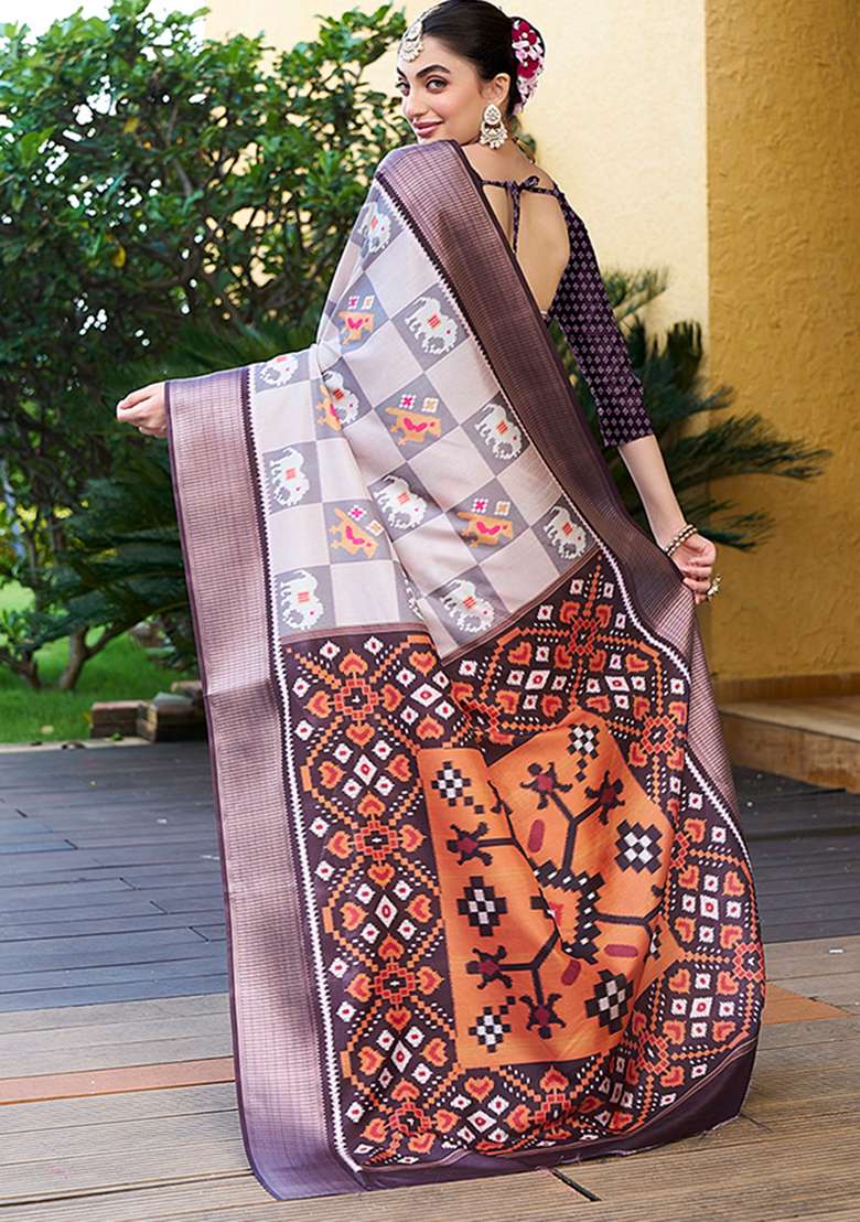 Off White Abstract Print Crepe Saree Set - Indya