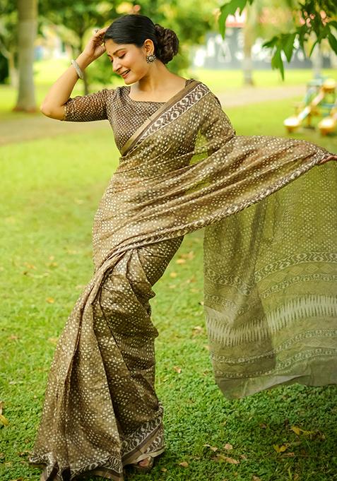 Green Abstract Print Cotton Saree Set