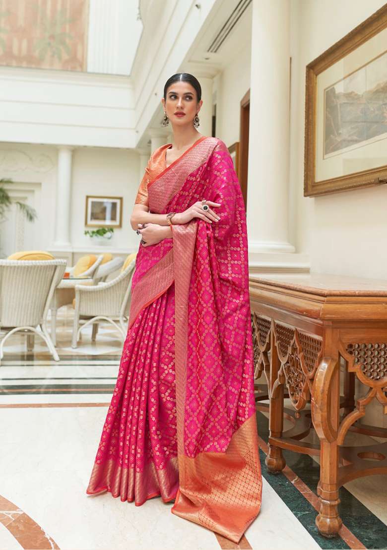 Red Solid Silk Blend Saree for Diwali and Festive Wear - Indya