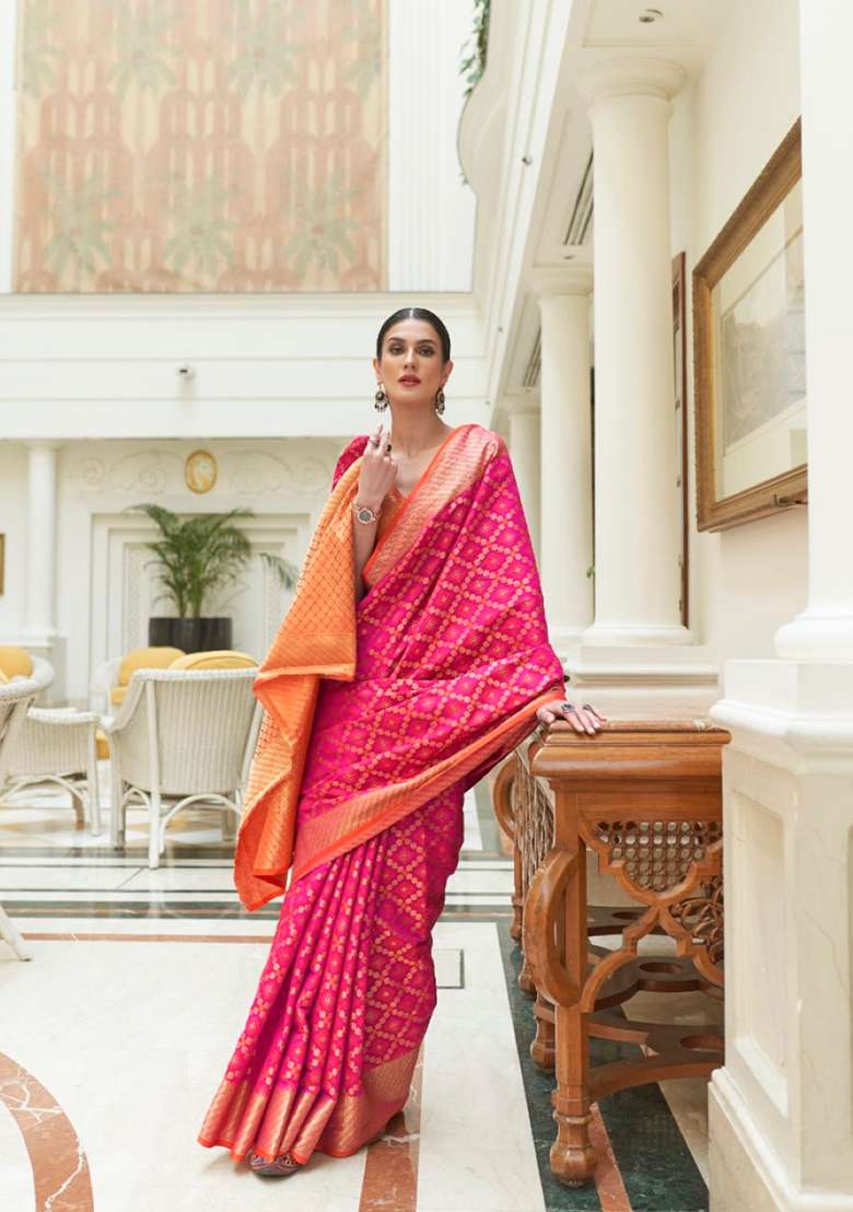 Red Solid Silk Blend Saree for Diwali and Festive Wear - Indya