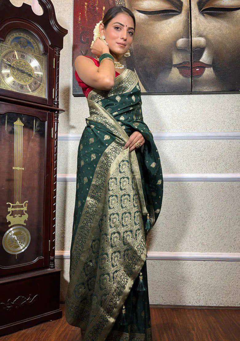 Green Weaving Silk Blend Saree Set for Diwali | Wedding & Festive Wear - Indya