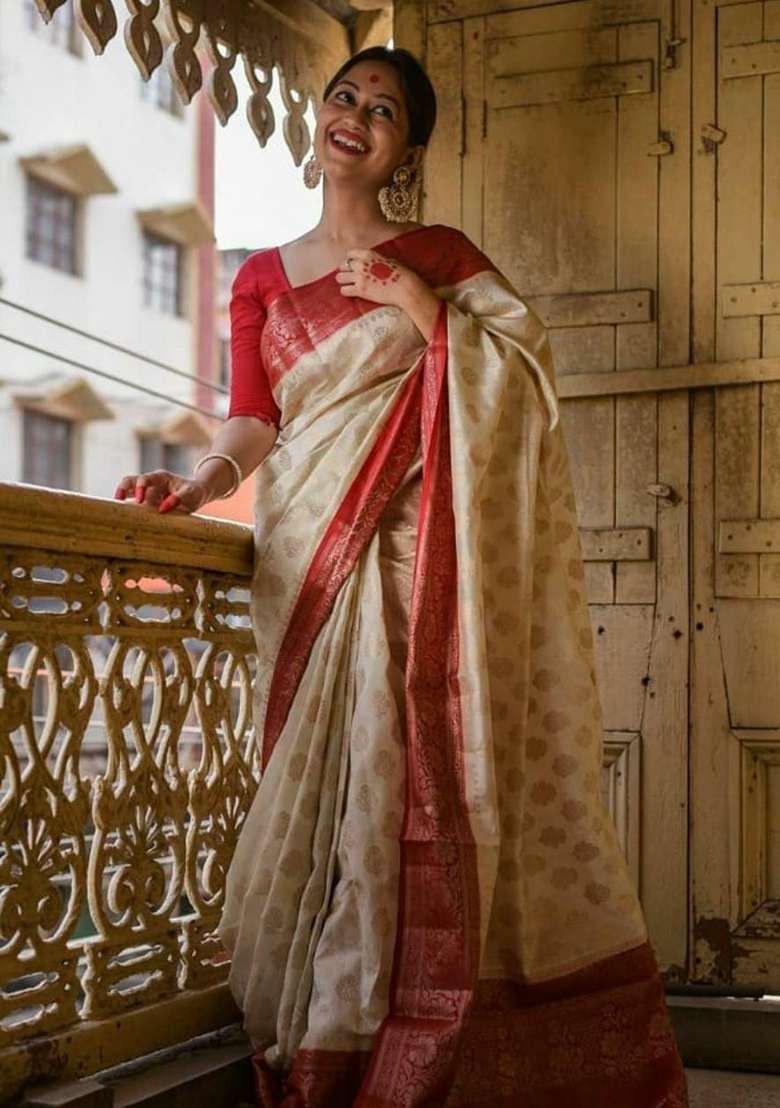 White Weaving Silk Blend Saree Set for Diwali | Wedding & Festive Wear - Indya