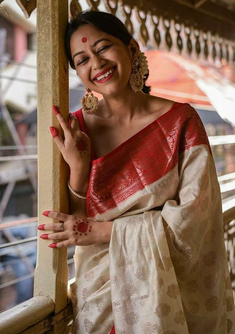White Weaving Silk Blend Saree Set for Diwali | Wedding & Festive Wear - Indya