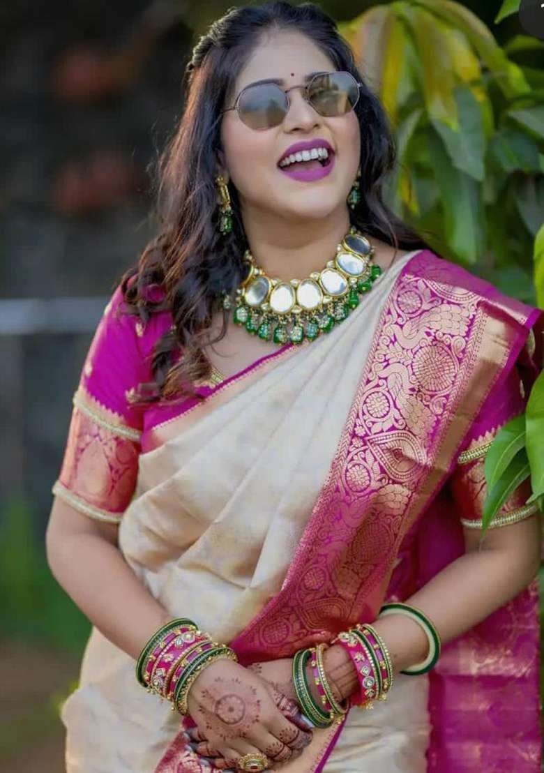 White Weaving Silk Blend Saree Set for Diwali | Wedding & Festive Wear - Indya
