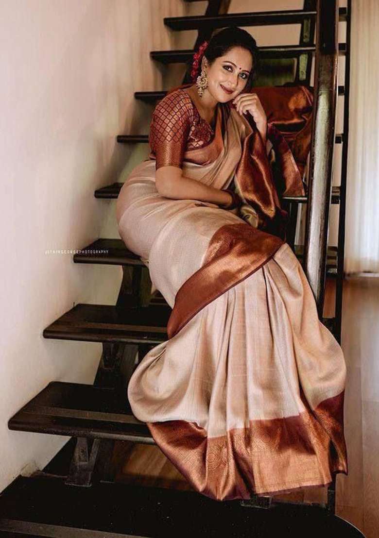 Onion Pink Weaving Silk Blend Saree Set for Diwali | Wedding & Festive Wear - Indya