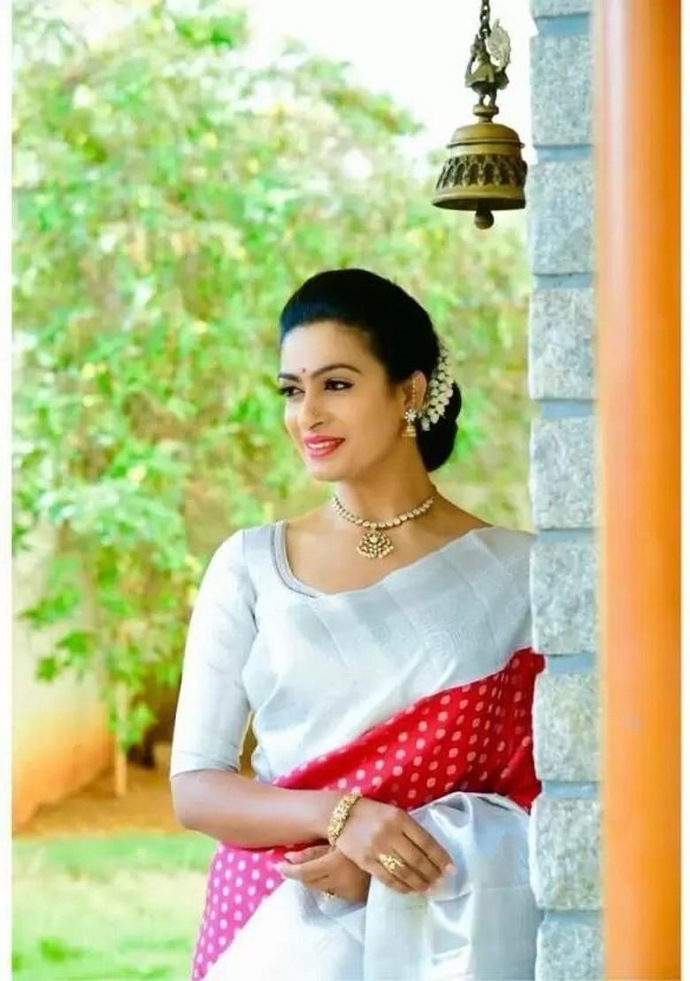 Pink woven Kanjeevaram Saree Set