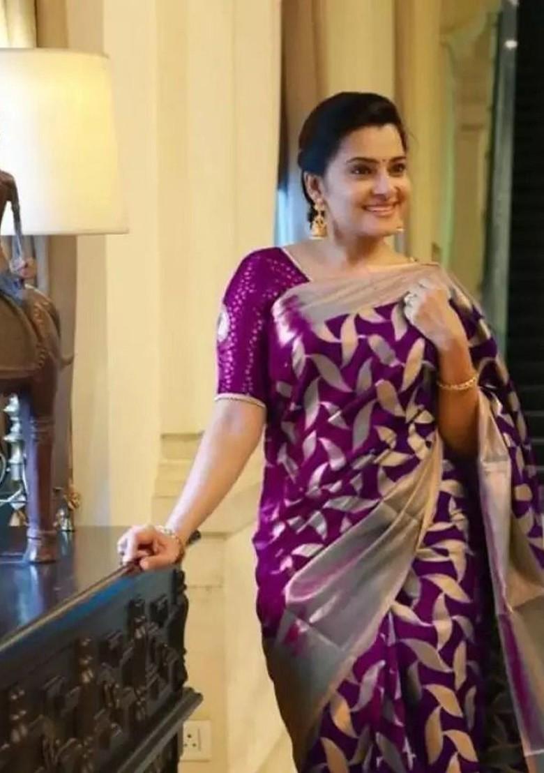 Burgundy woven Silk Saree Set