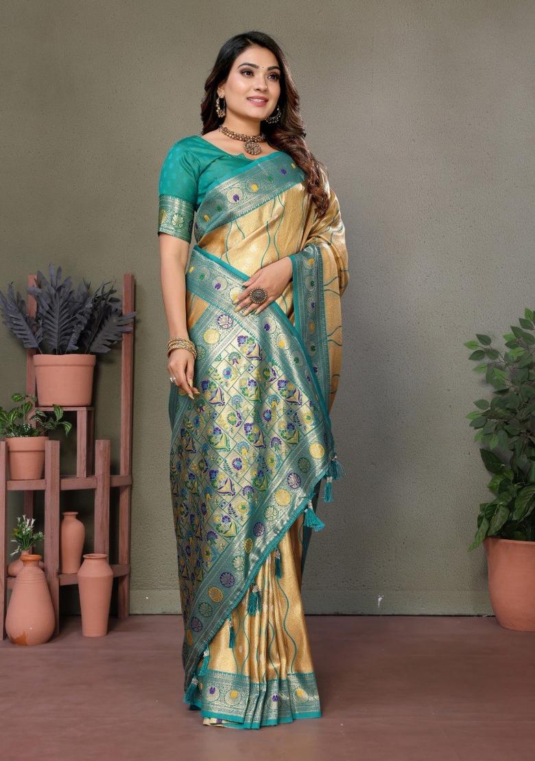 Cream Jacquard Weaving Banarasi Silk Saree Set