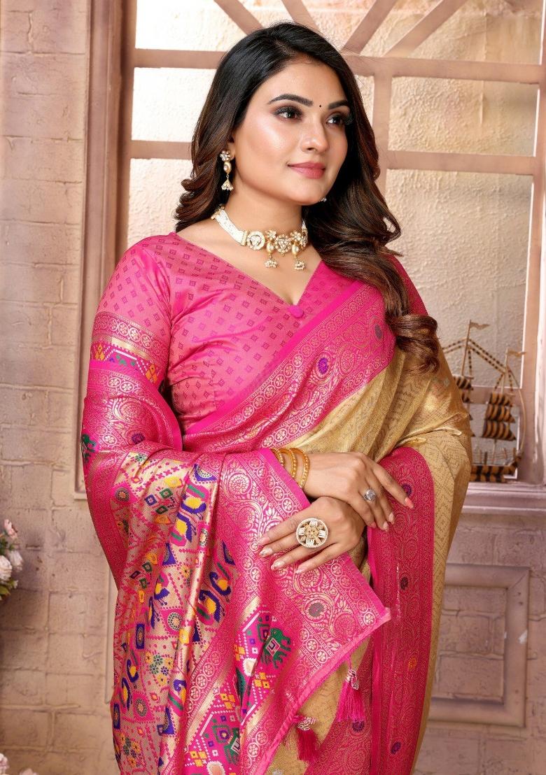 Cream Jacquard Weaving Banarasi Silk Saree Set