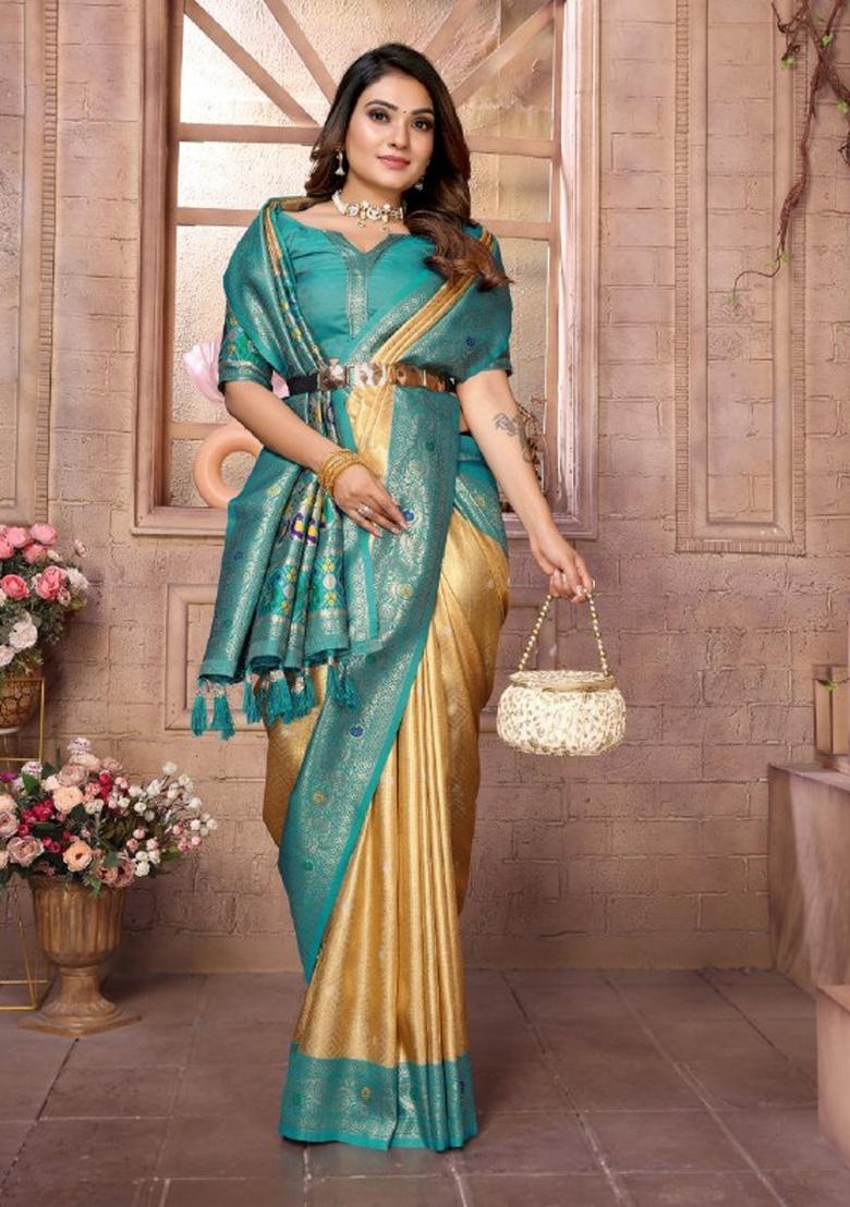 Cream Jacquard Weaving Banarasi Silk Saree Set