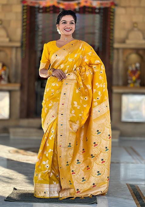 Yellow Wevon Jacquard Designer Banarasi Silk Saree Set