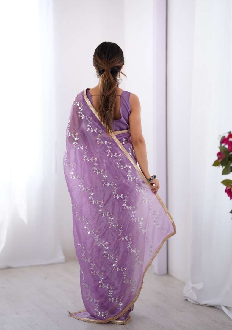Lavende Embroidered Silk Blend Saree for Diwali and Festive Wear - Indya