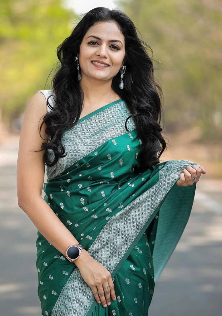 Green Jacquard Work Soft Lichi Silk Saree Set