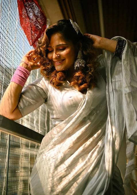 Silver Embroidered Tissue Saree Set