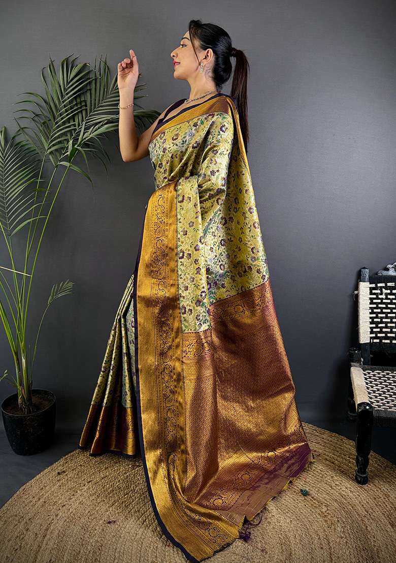 Green Woven Silk Blend Saree Set for Diwali and Festive Wear - Indya