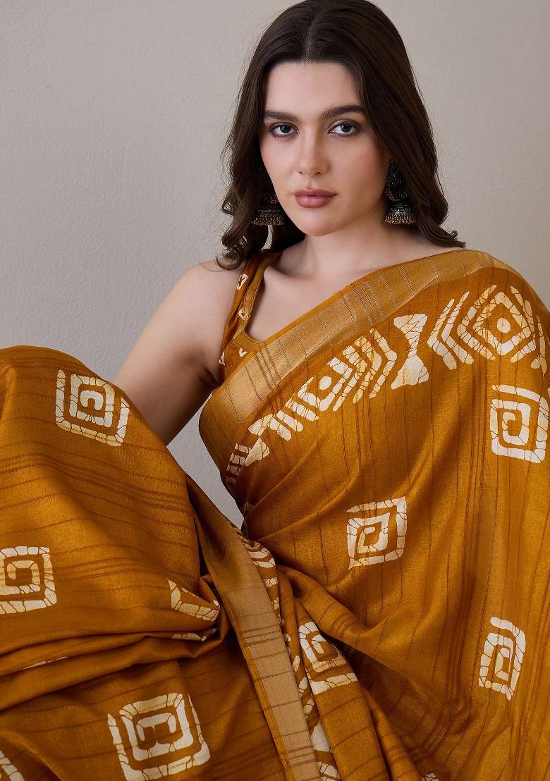 Mustard Printed Silk Blend Saree Set - Indya