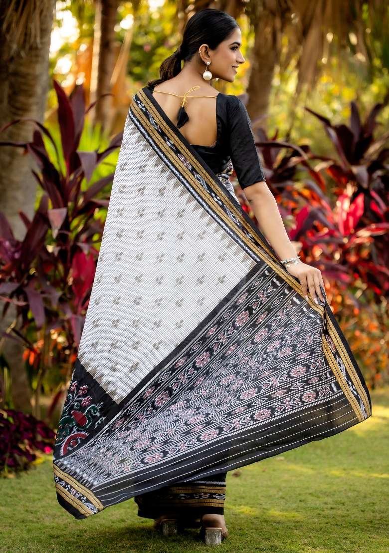 Off White Printed Bhagalpuri Silk Blend Saree Set - Indya