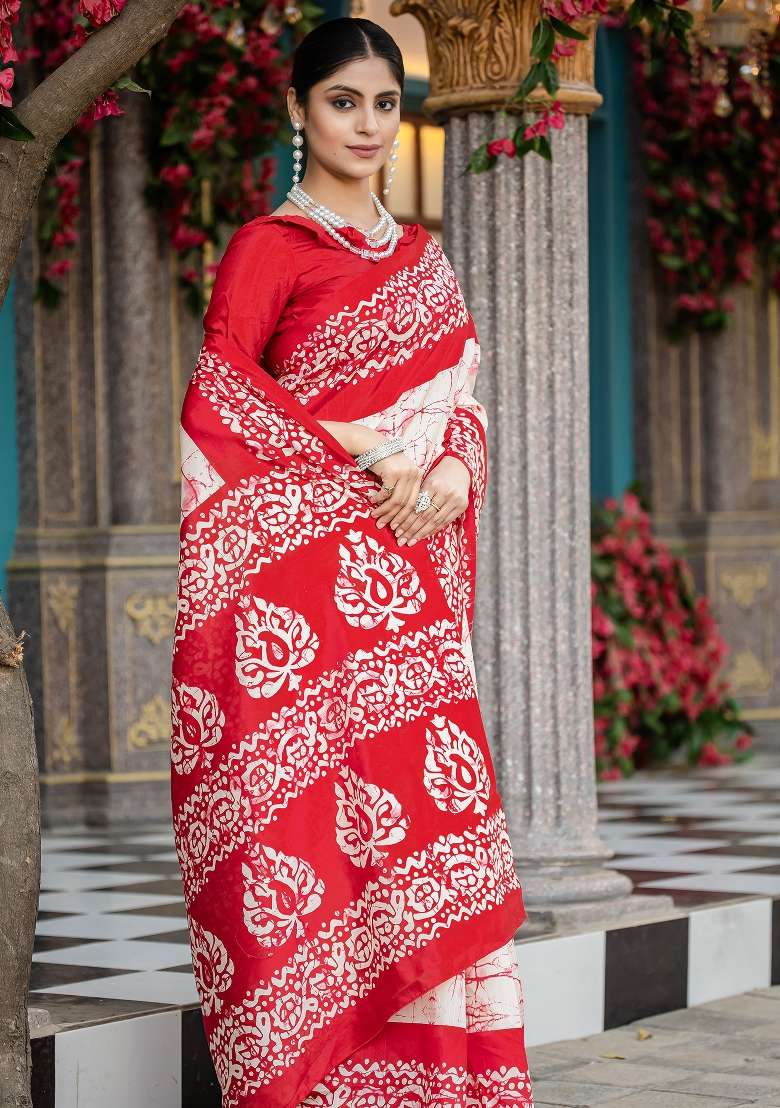Off White Printed Bhagalpuri Silk Blend Saree Set - Indya