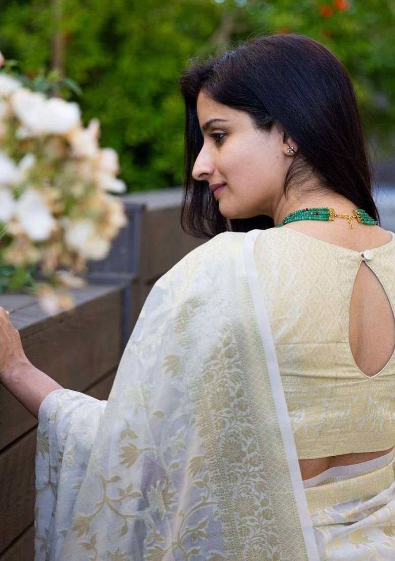 White Jacquard Silk Blend Saree Set for Diwali and Festive Wear - Indya