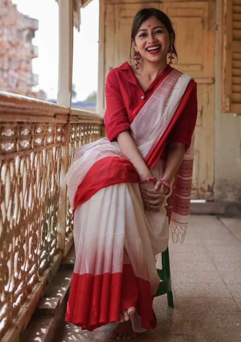 White Slab Weaving Work Silk Blend Saree Set for Diwali | Wedding & Festive Wear - Indya