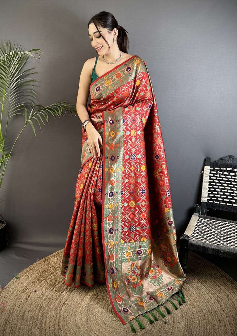 Red Woven Silk Blend Saree Set for Diwali and Festive Wear - Indya