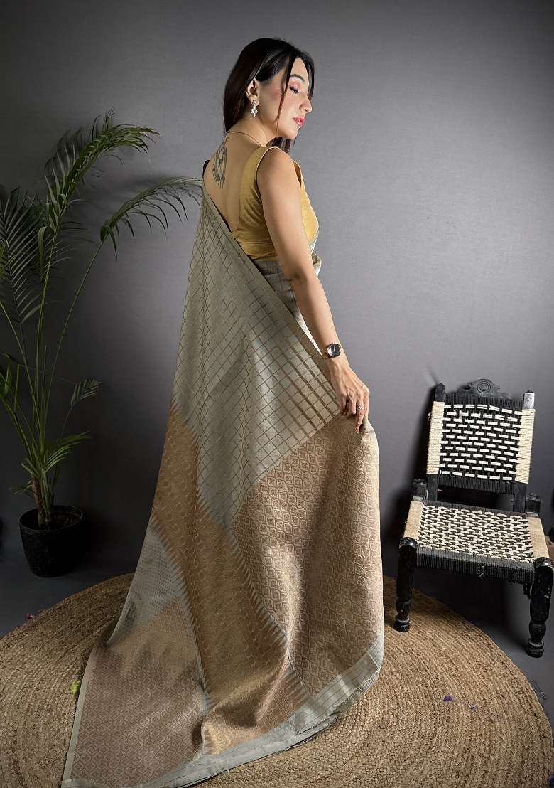 Grey Checked Silk Blend Saree Set for Diwali | Wedding & Festive Wear - Indya