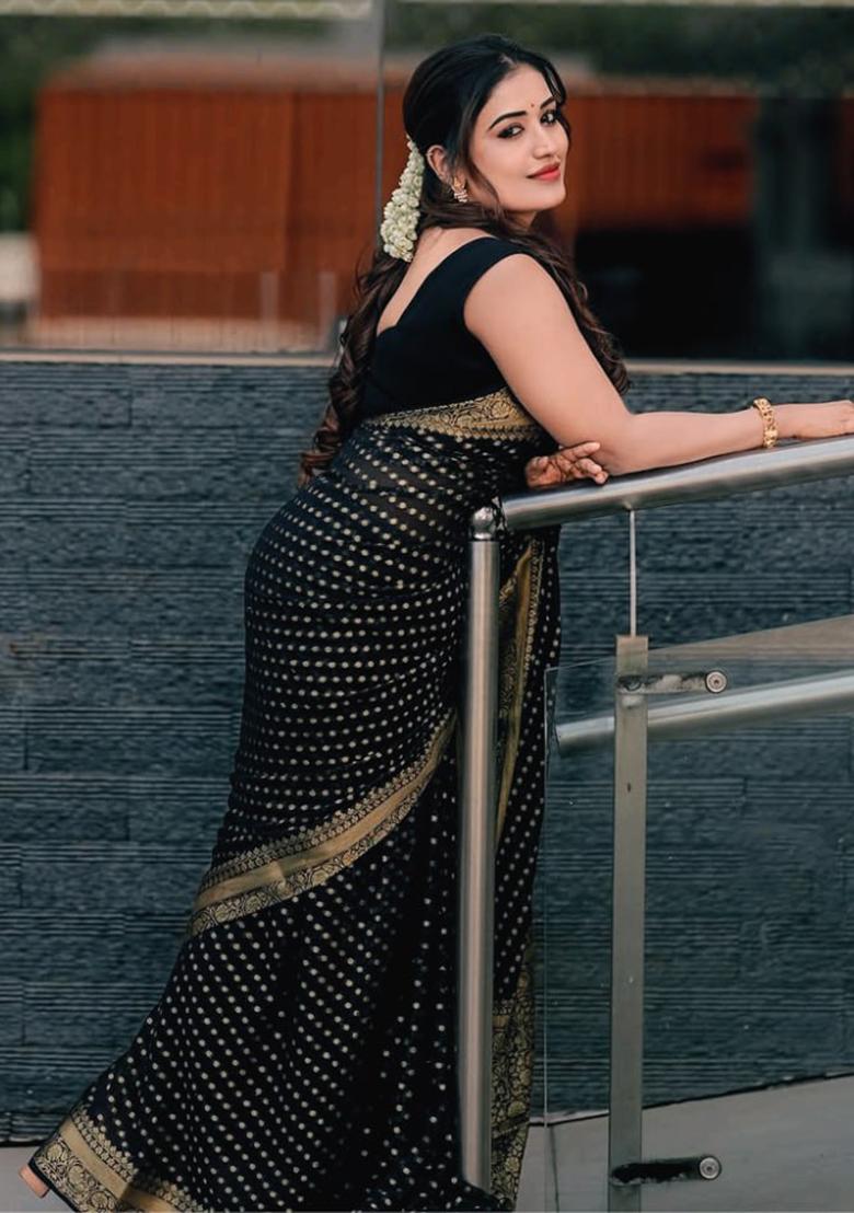 Black Jacquard Silk Saree Set - Indya