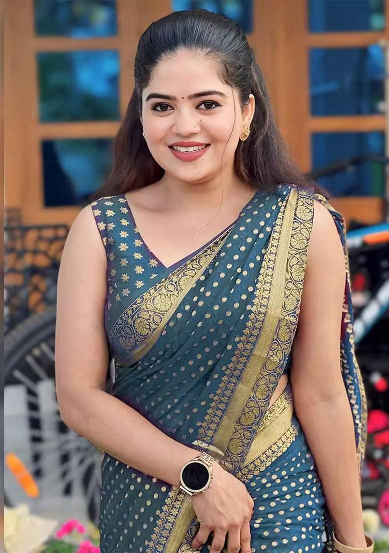 Rama Jacquard Silk Saree Set - Indya