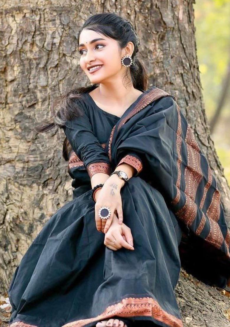 Black Jacquard Silk Saree Set - Indya