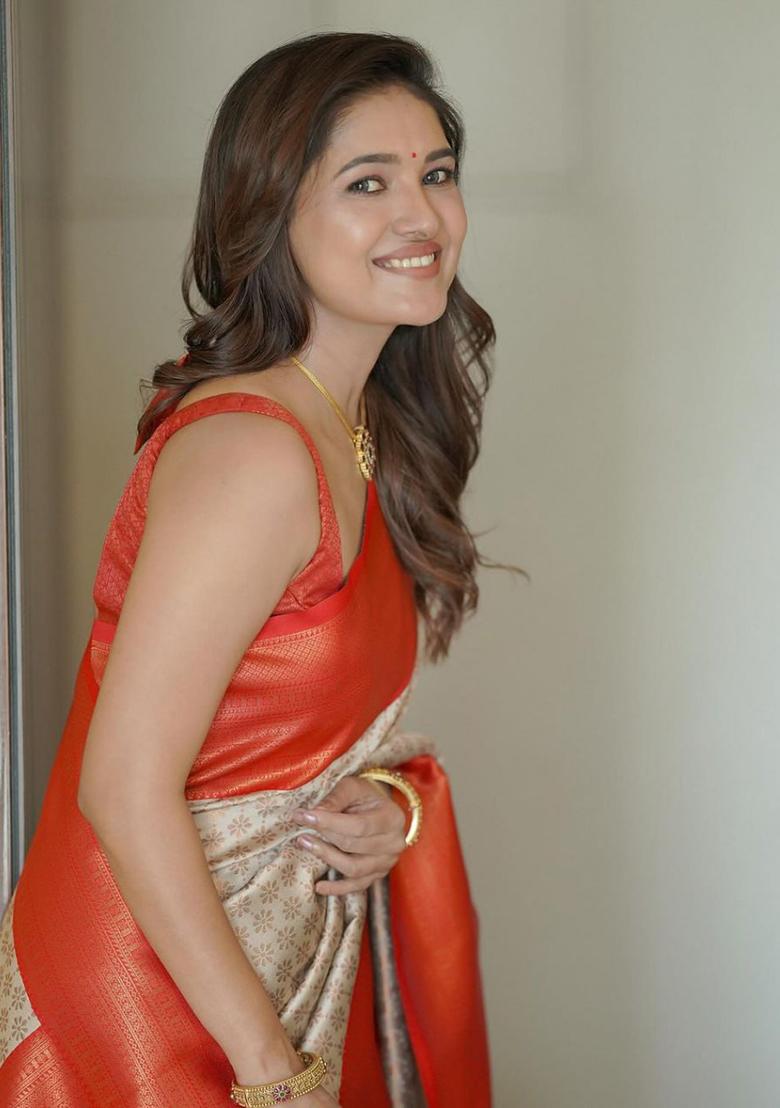 Orange And White Jacquard Silk Saree Set - Indya