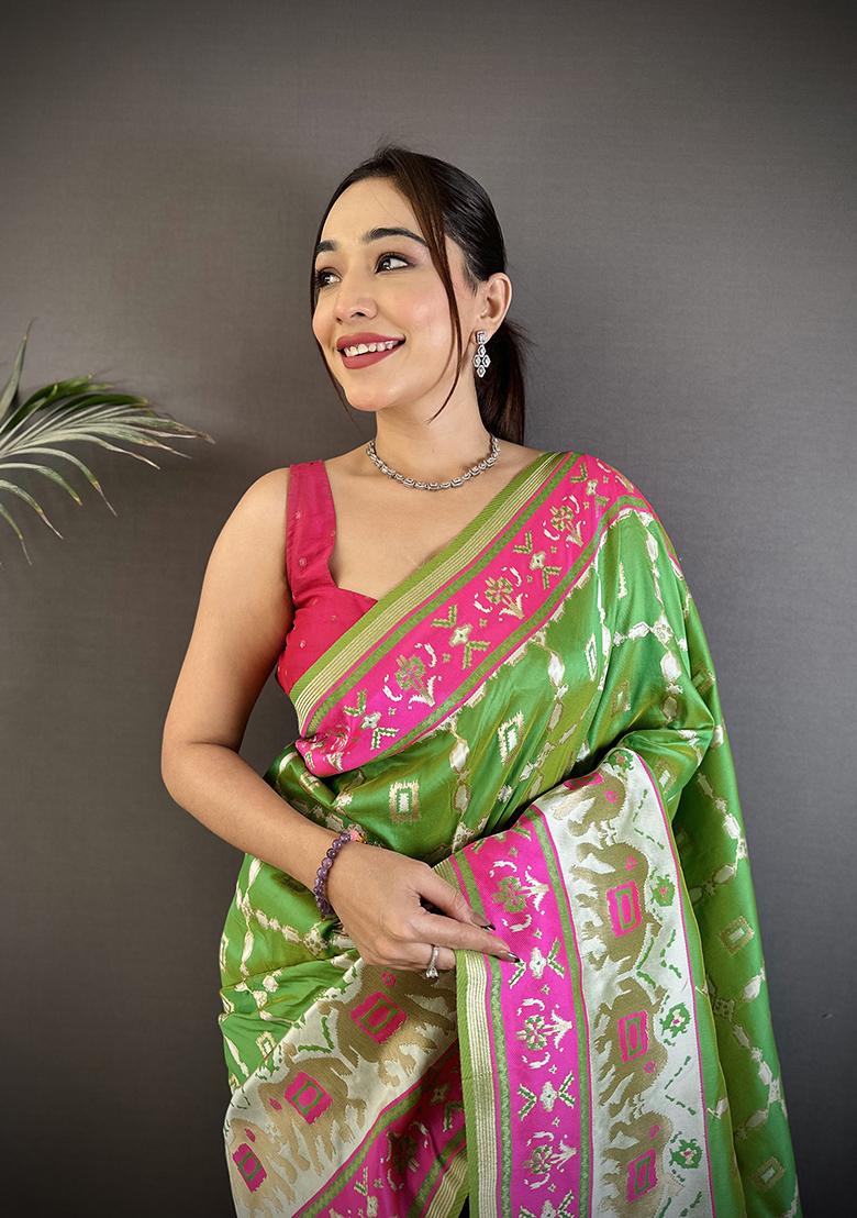 Parrot Green Motif Silk Saree Set - Indya