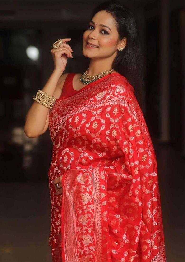 Red Embroidery Silk Saree Set - Indya