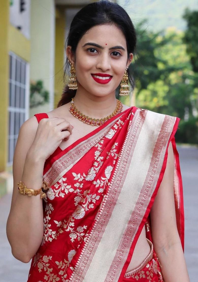 Red Jacquard Work Silk Saree Set - Indya