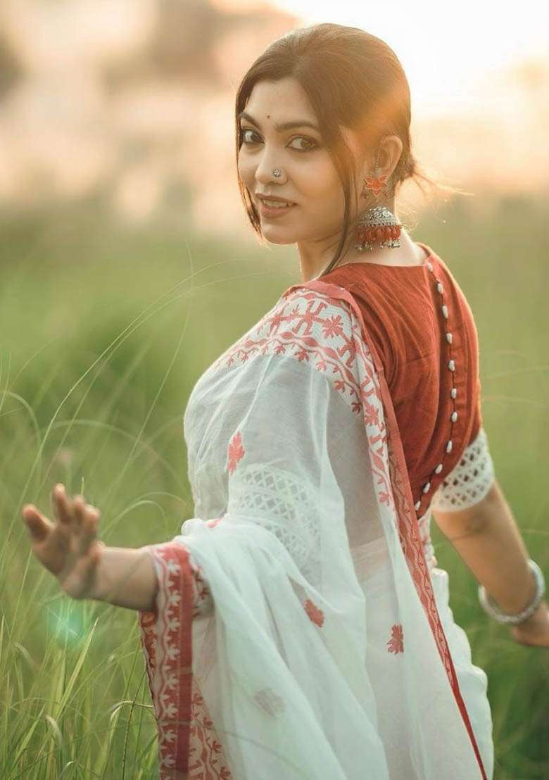 White Weaving Work Cotton Saree Set for Diwali and Festive Wear - Indya