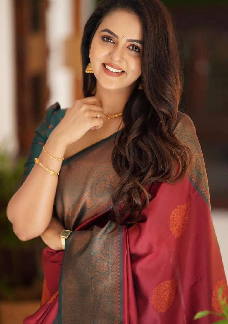 Maroon Jacquard Silk Blend Saree Set for Diwali | Wedding & Festive Wear - Indya