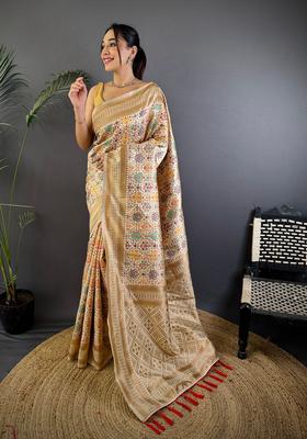 Cream&nbsp; Motif Silk Saree Set