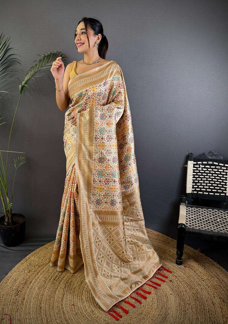 Cream Motif Silk Blend Saree Set for Diwali | Wedding & Festive Wear - Indya
