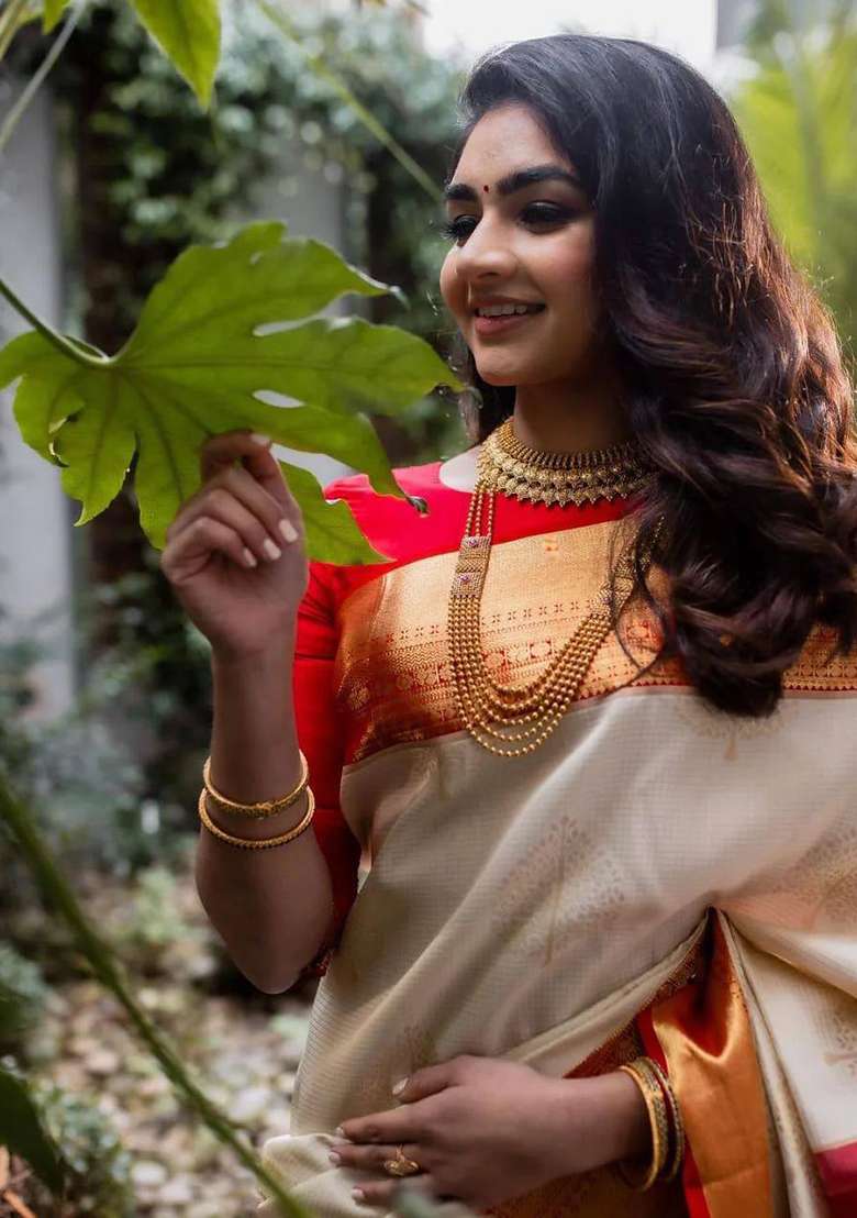 Red And Beige Embroidery Silk Blend Saree Set for Diwali and Festive Wear - Indya