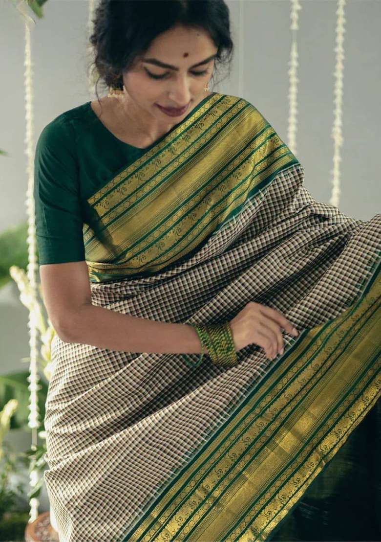 Green Embroidery Silk Blend Saree Set for Diwali and Festive Wear - Indya