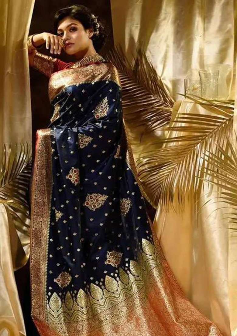 Red Embroidery Silk Blend Saree Set for Diwali and Festive Wear - Indya