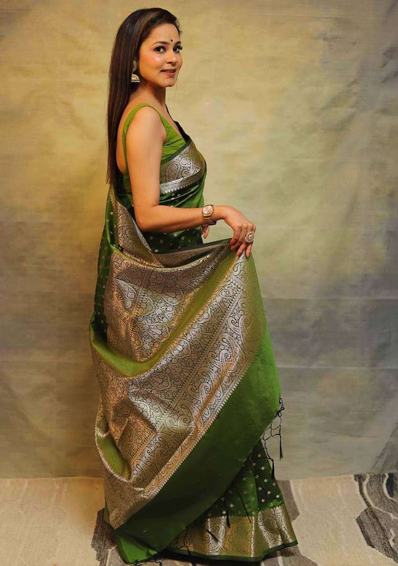 Green Embroidery Silk Blend Saree Set for Diwali and Festive Wear - Indya