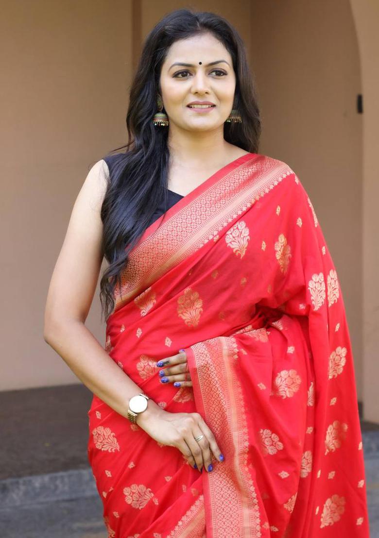 Red Embroidery Silk Saree Set - Indya